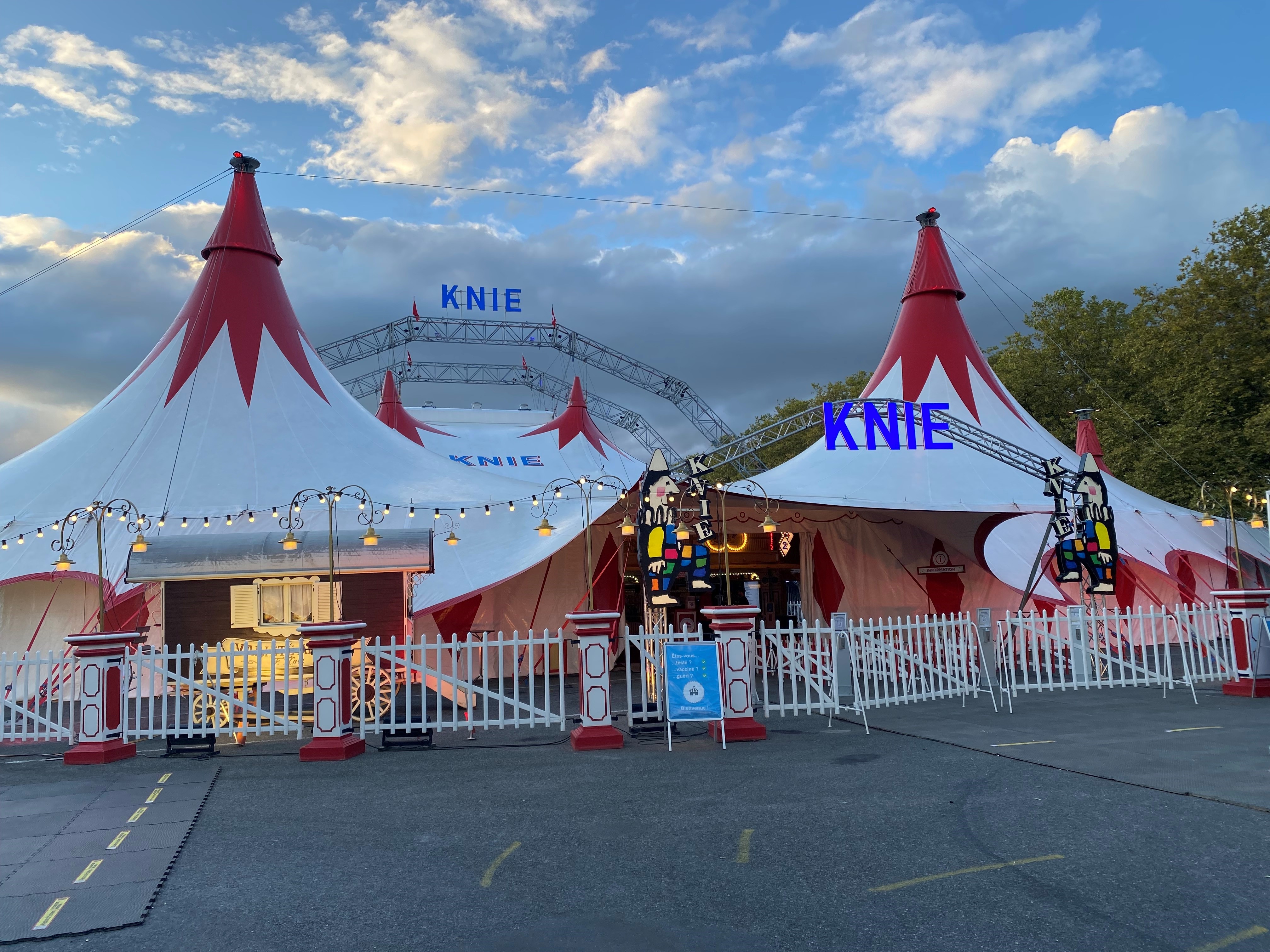 Le cirque Knie illumine la place Bellerive de Lausanne